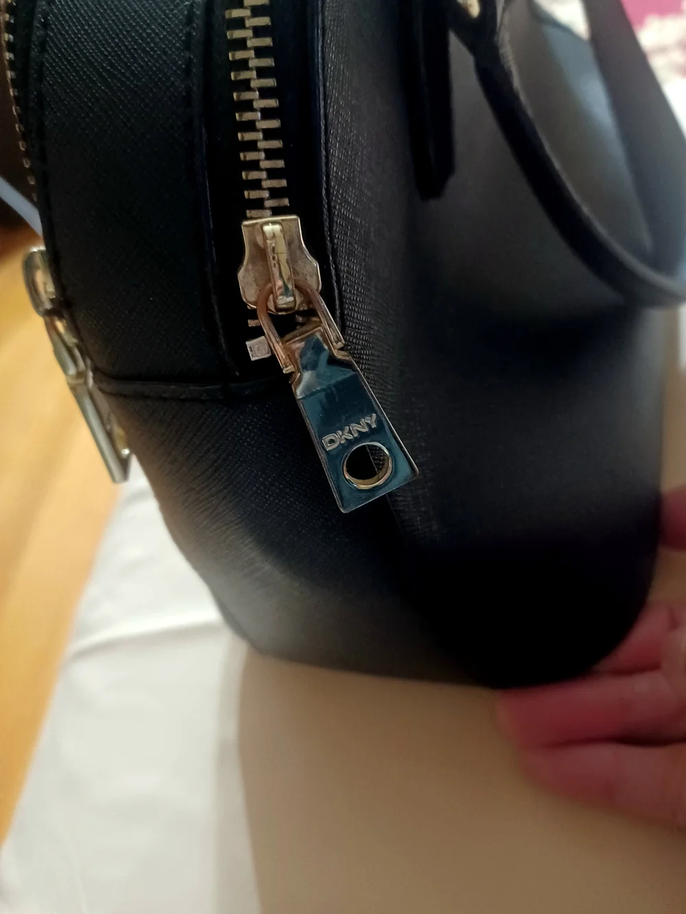 DKNYC BLACK DOME SATCHEL w/GOLDTONE LOGO EMBLEM